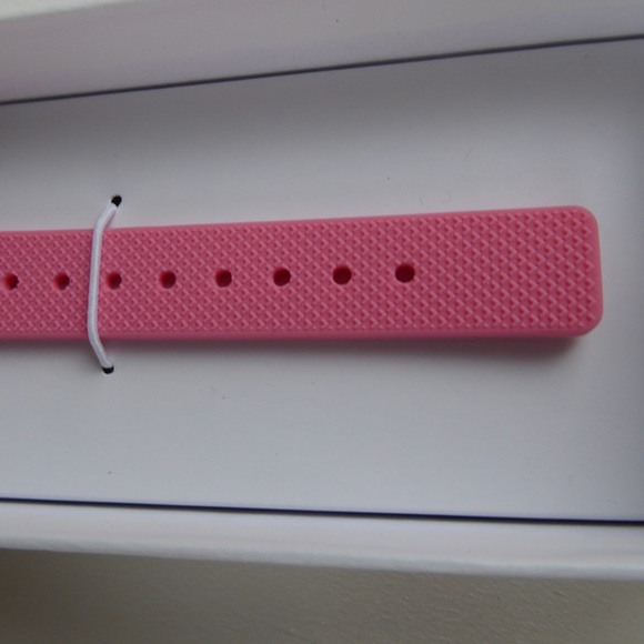 Lacoste Kids Ladies Pink Watch Silicone Strap NIB - Picture 4 of 8